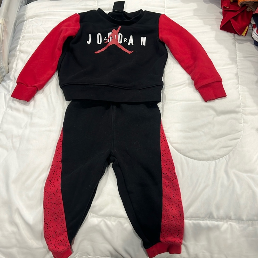 Kids Jordan sweatsuit